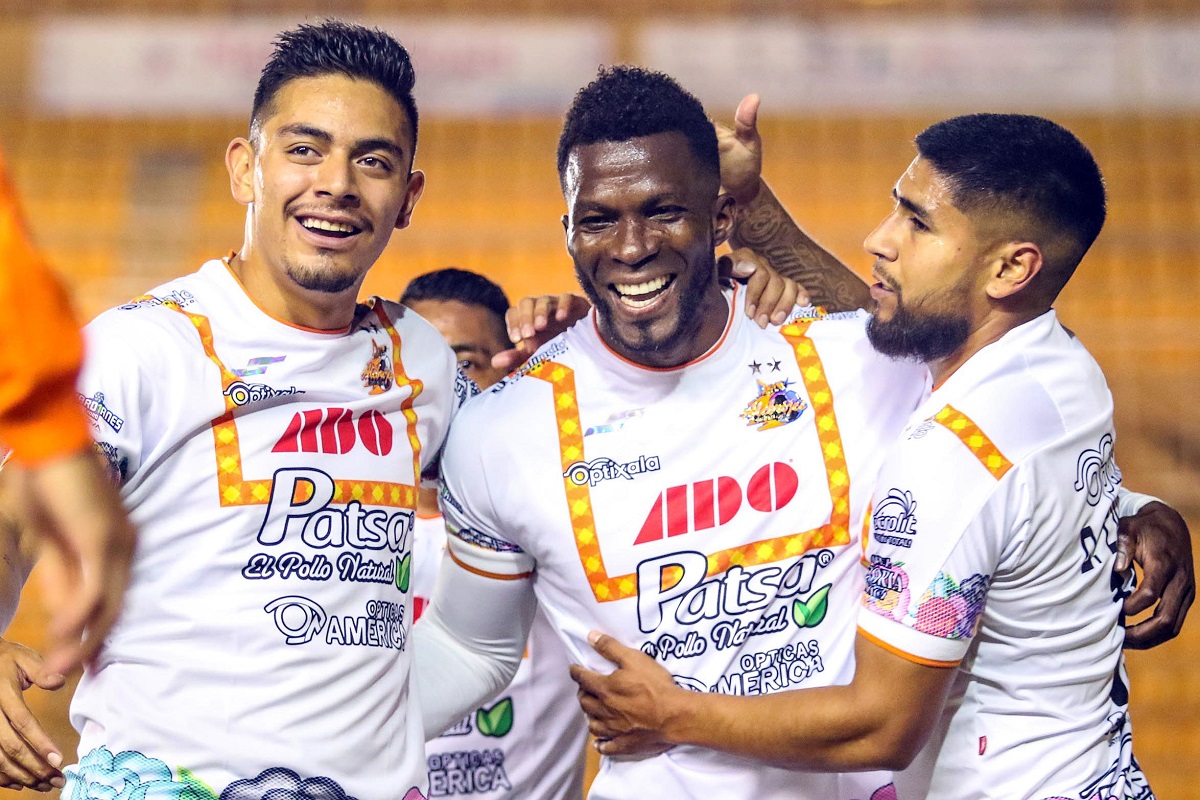 Franco Arizala en festejo de gol (Imago7)