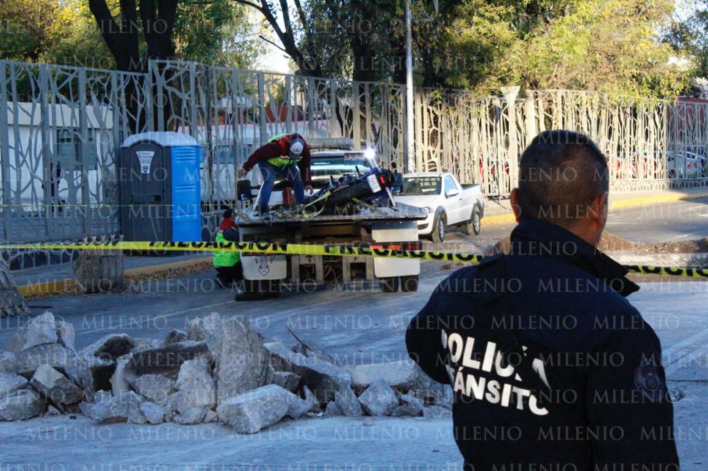 El motociclista supuestamente ignoró los señalamientos de la obra. (Andrés Sánchez)