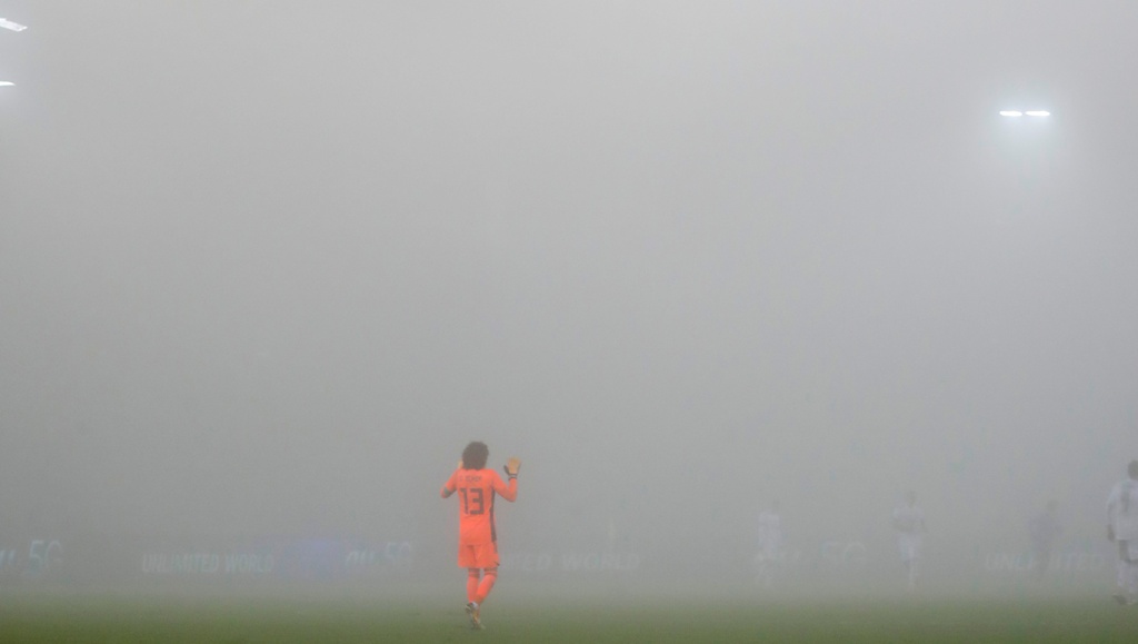 Neblina en el duelo de México vs Japón (Reuters)