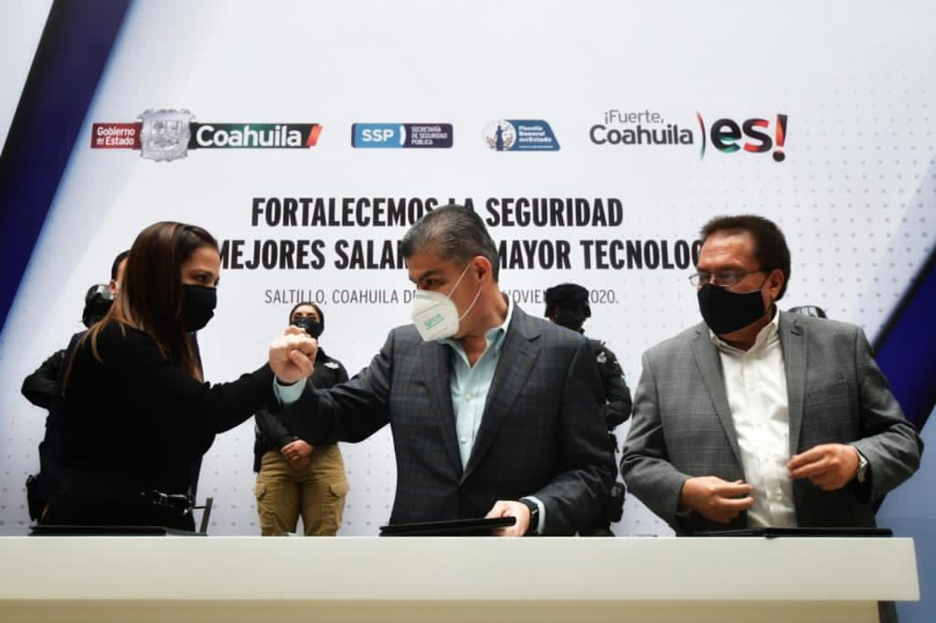 Además, se hizo la entrega de unidades a la policía. (Cortesía Twitter)