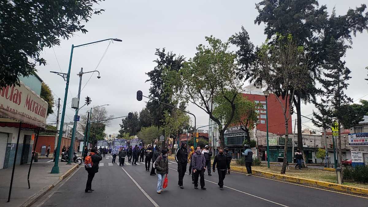 Choferes del Corredor Avenida 8 CAVEO, marchan rumbo al Zócalo