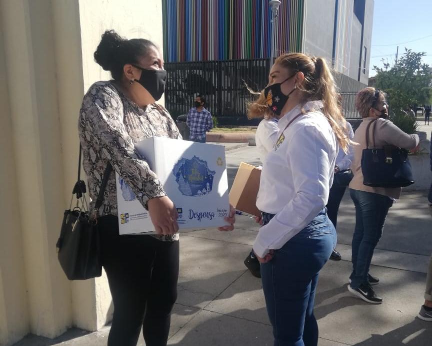 Entregarán a empleados y servidores despensas. (Josefina Ruíz)