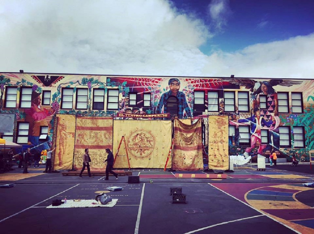 Escenografía para una obra del Teatro Campesino, en 2017. Foto: Facebook @ElTeatroCampesino