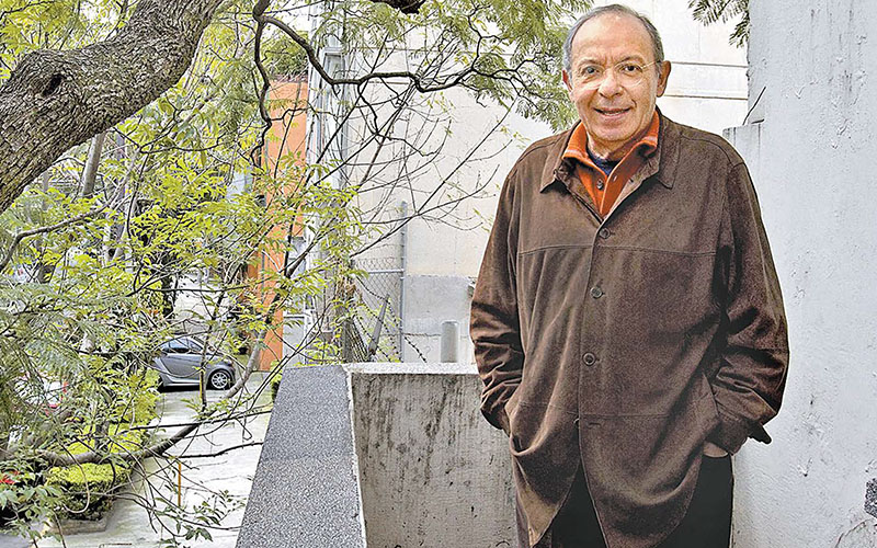 “La verdad de la ficción tiene que ser creíble mientras que la realidad no”, dice el también periodista y analista político. (Octavio Hoyos)