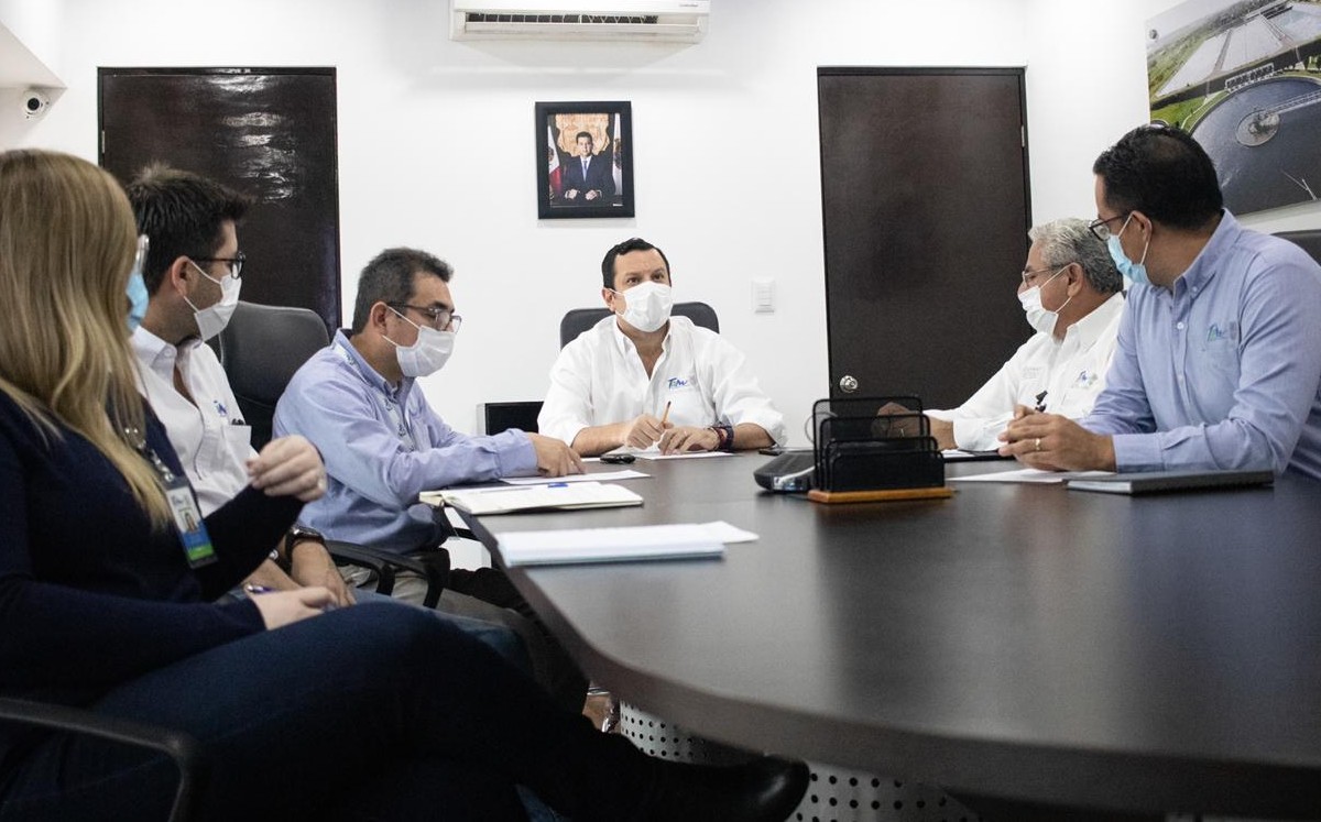 Jorge Rivera Schotte, gerente de la Comapa Zona Conurbada presentó ante la CMIC las obras que se realizan. (Cortesía)