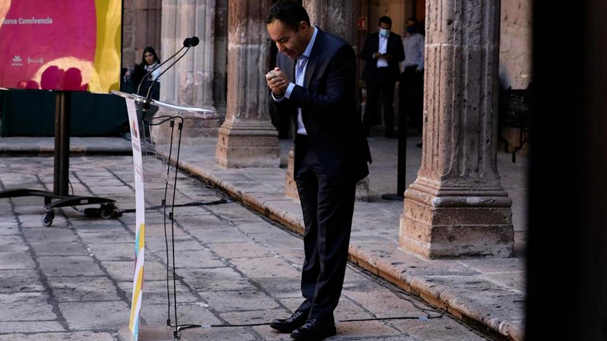 Renuncia secretario de Gobierno de Michoacán; irá por gubernatura