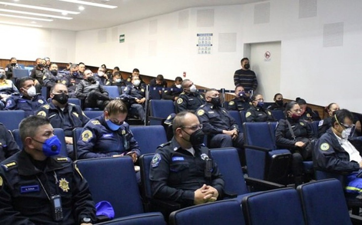 Capacitan a policías de CdMx para atender marchas y manifestaciones
