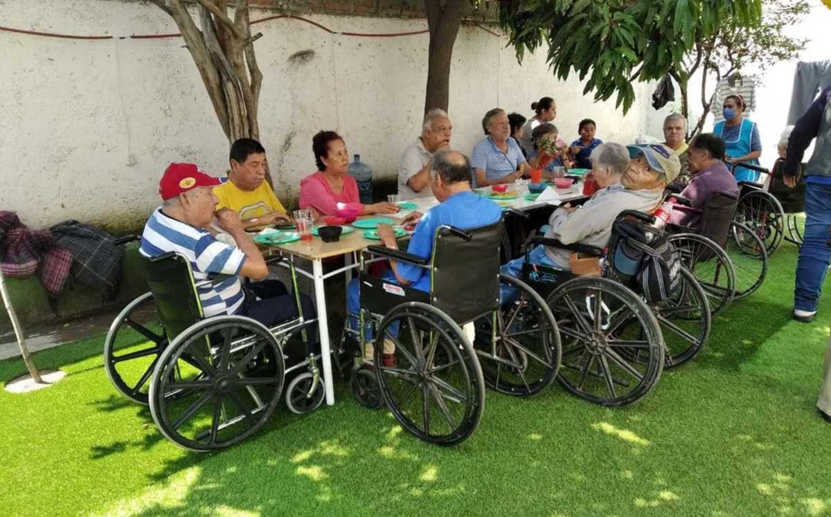 Diez muertos por brote de covid-19 en asilo de San Luis Potosí
