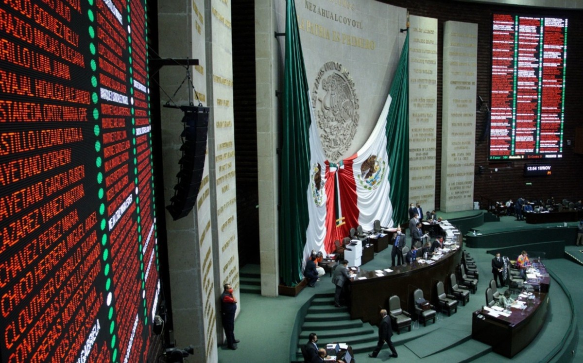 Diputados aplazan al 15 de julio convocatoria a consulta sobre juicio a actores políticos