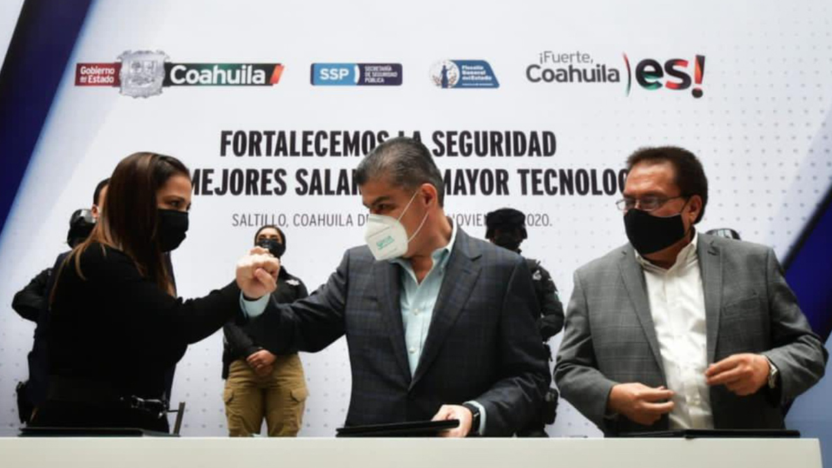 Riquelme firma acuerdo para aumentar sueldo a elementos de la Policía