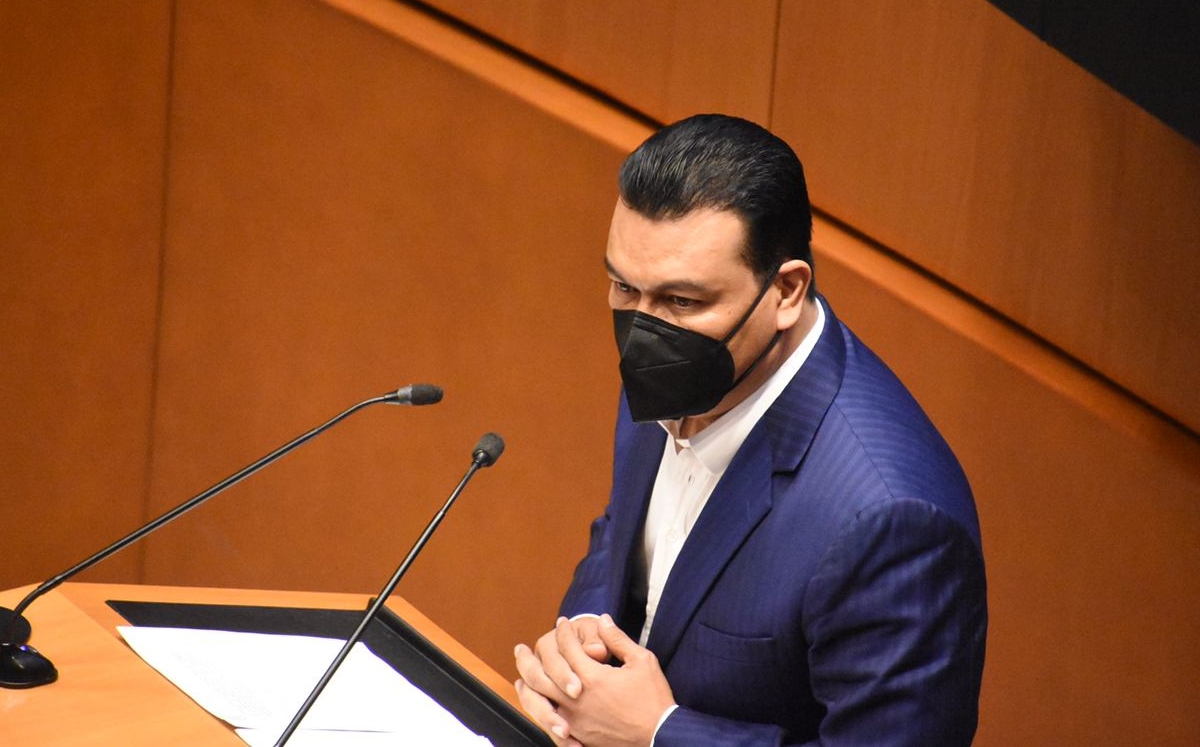 El senador Zepeda en la tribuna del Senado de la República. (@JuanZepeda_)