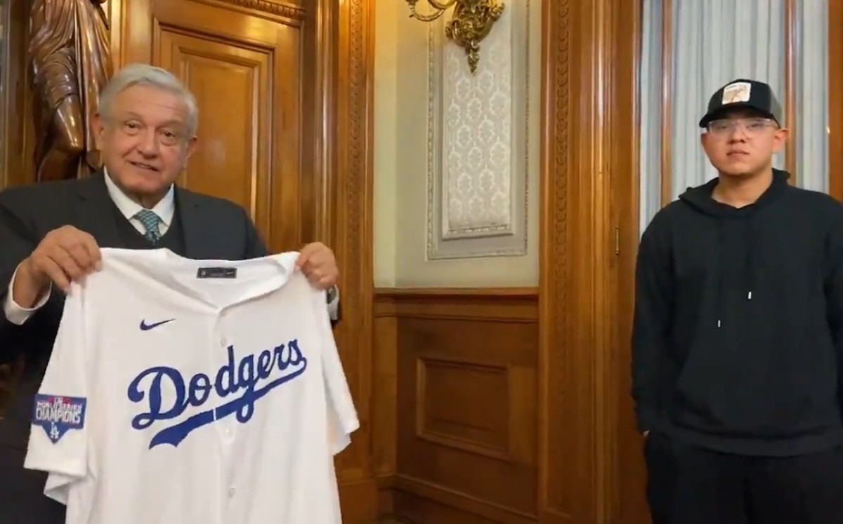 Urías se dijo orgulloso de representar a México en el béisbol de las grandes ligas. (Captura)