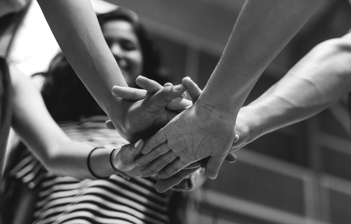 La violencia y los problemas socioeconómicos son algunos de los riesgos reconocidos para la salud mental. (rawpixel.com)