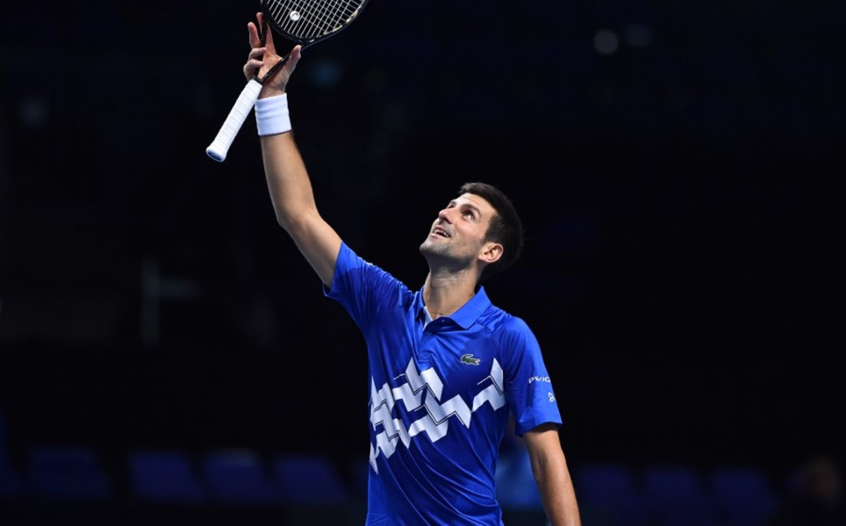 Novak Djokovic avanza a semifinales de ATP Finals 2020 (AFP)
