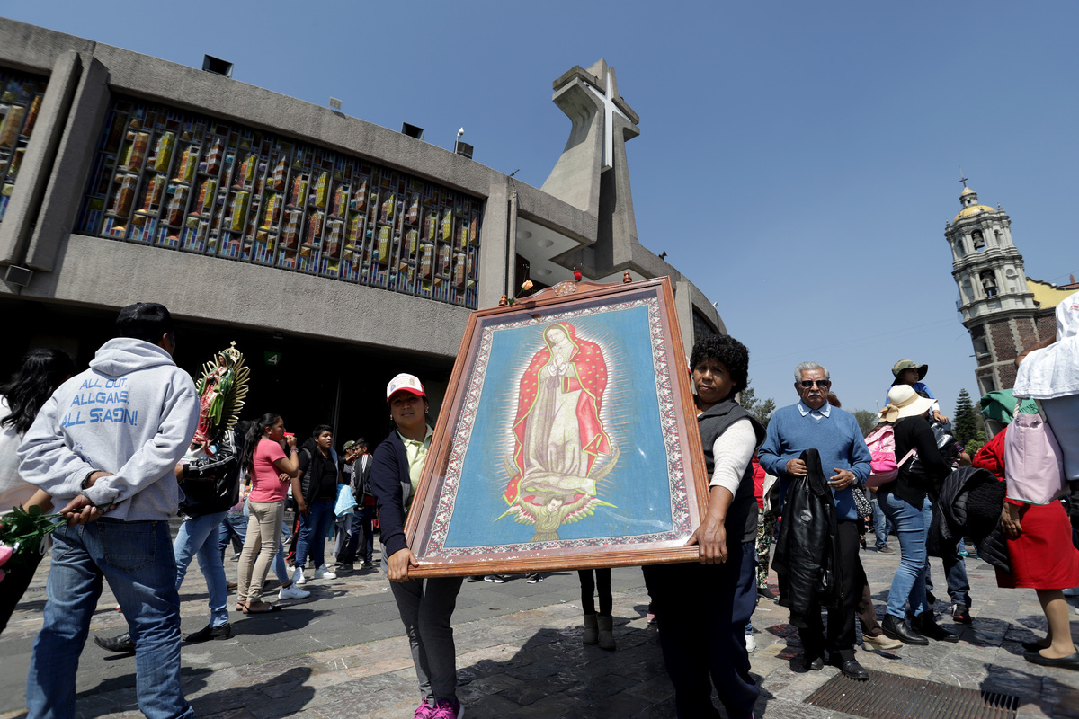 Peregrinos provenientes de diferentes partes del Estado de Puebla llegan a la Basílica de Guadalupe de la CDMX. (Agencia Enfoque)