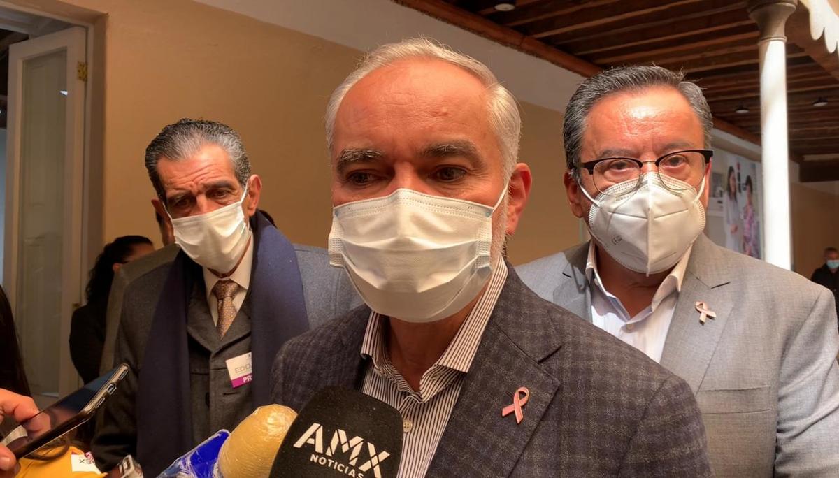 Dijo que hasta las primeras horas de este viernes se reportaban aproximadamente mil 846 pacientes hospitalizados y 310 intubados. (Especial)