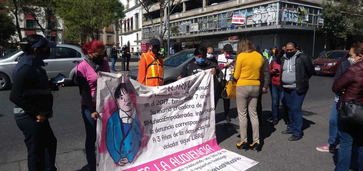 Manifestantes protestan a las afueras de Museo de la Ciudad de México. (Especial)