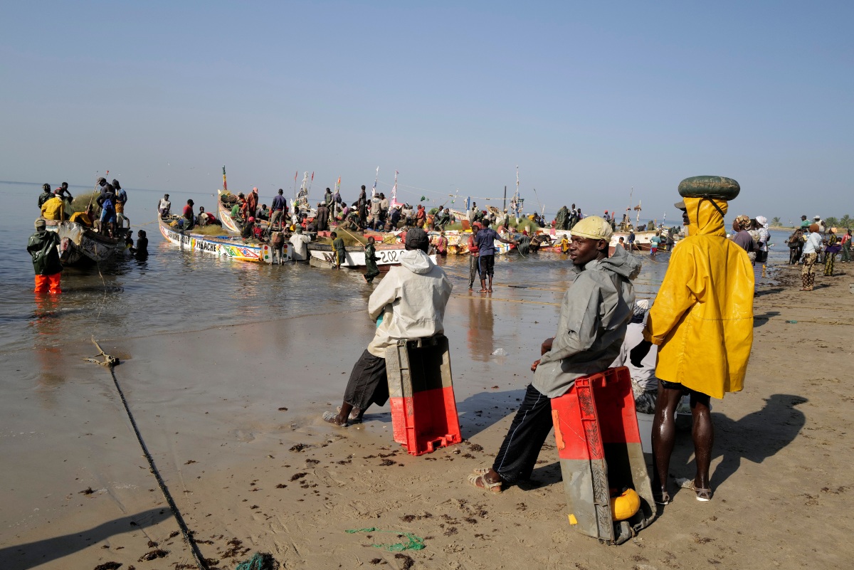 Varios senegaleses quieren ir a Europa para mejorar sus condiciones de vida. (Reuters)