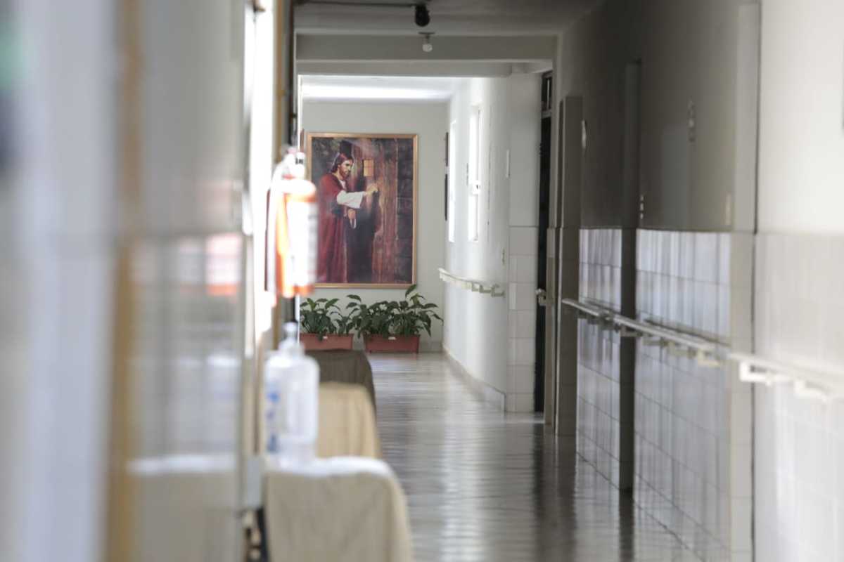 La directora de la Casa de Ancianos del Club Campestre, mencionó que  los problemas de depresión se agravan en esta temporada. (Mauricio Román)