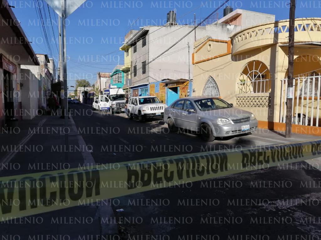 Realiza FGE diligencias dentro de local. (Andrés Sánchez)
