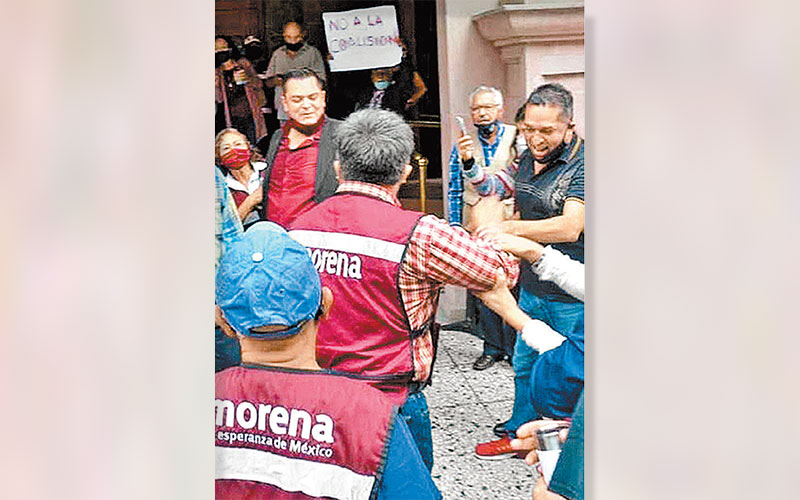 La riña entre morenistas por Clara Flores. (Raúl Palacios)