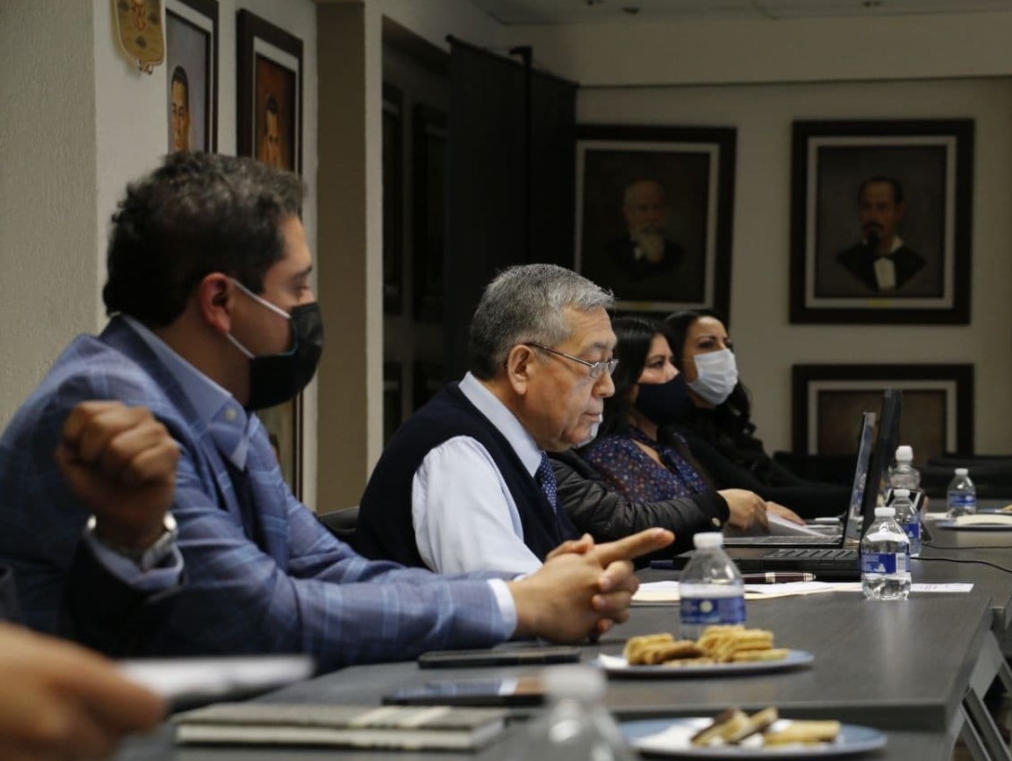 Simón Vargas durante capacitación en búsqueda de mujeres con perspectiva de género. (Cortesía)