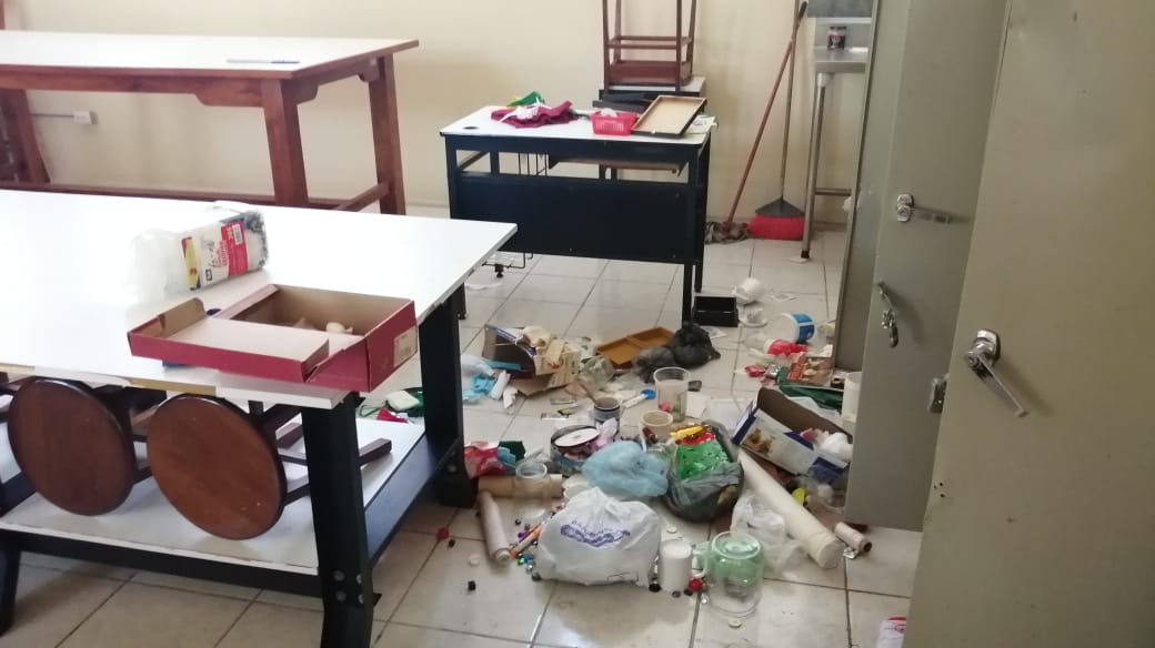 La escuela fue vandalizada por las personas que ingresaron a robar. ([Isabel Zamudio)