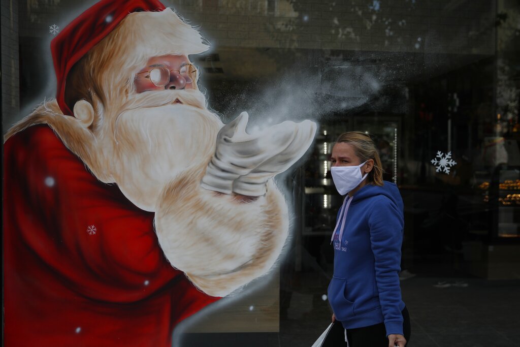 Los gobiernos europeos están buscando protocolos para poder celebrar la Navidad. (AP)
