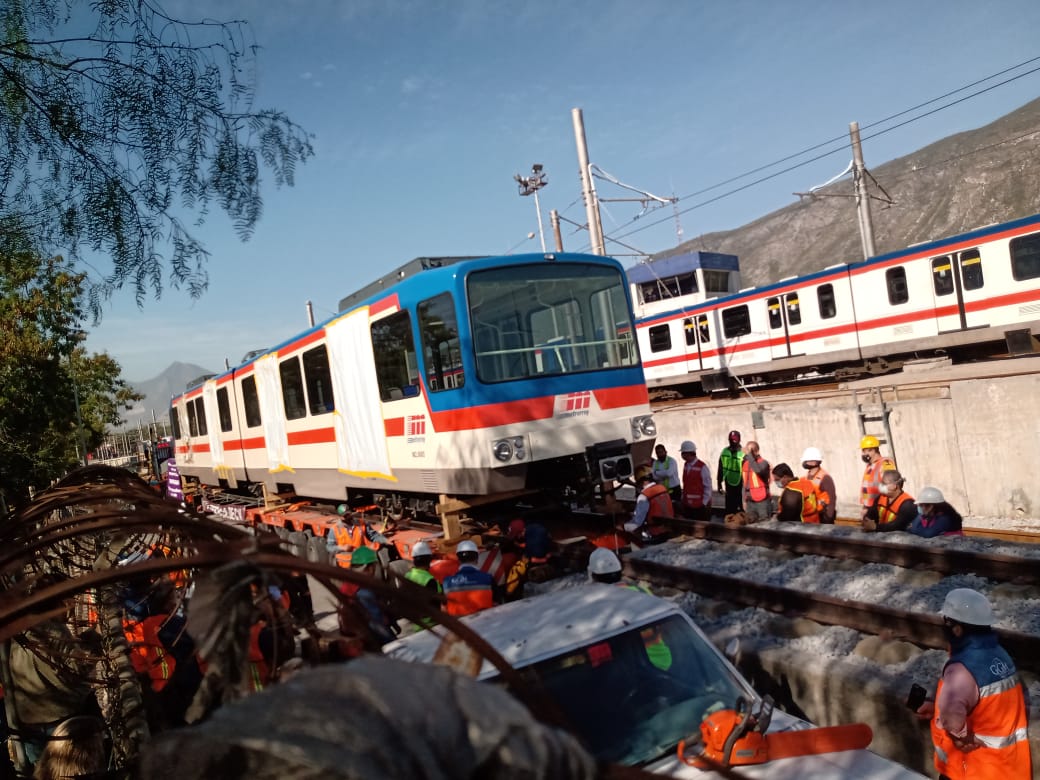 legan los primeros dos vagones alemanes a Metrorrey. Foto: Especial.