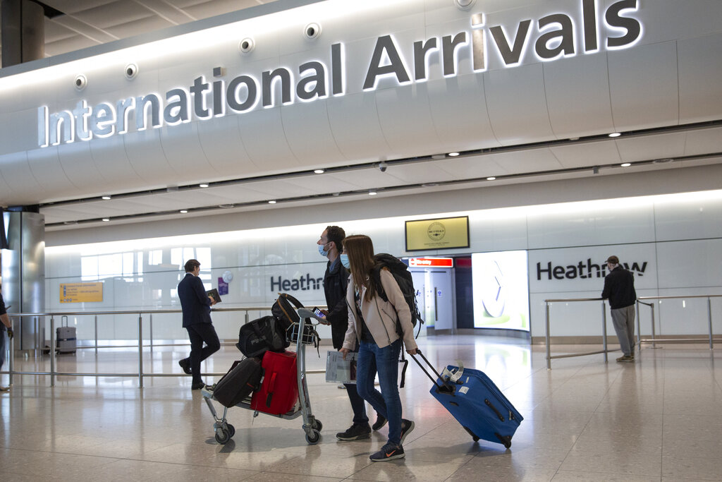 La medida en aeropuertos de Inglaterra comenzará desde el 15 de diciembre. | AP