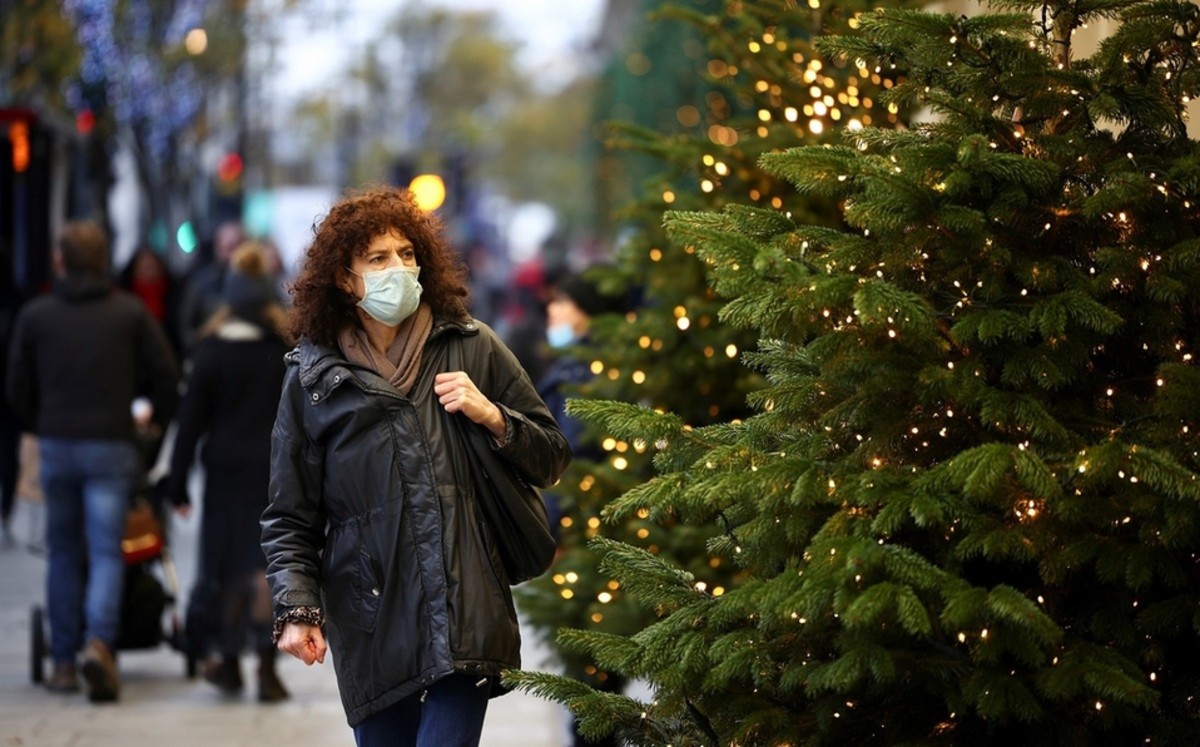 Por Navidad, España propone reuniones de máximo seis personas y al aire libre