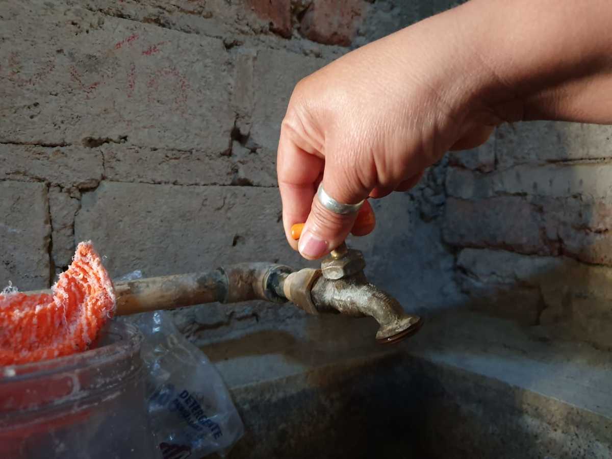 Suspenderán suministro de agua en 60 colonias de Zapopan. (Erick Breguer)