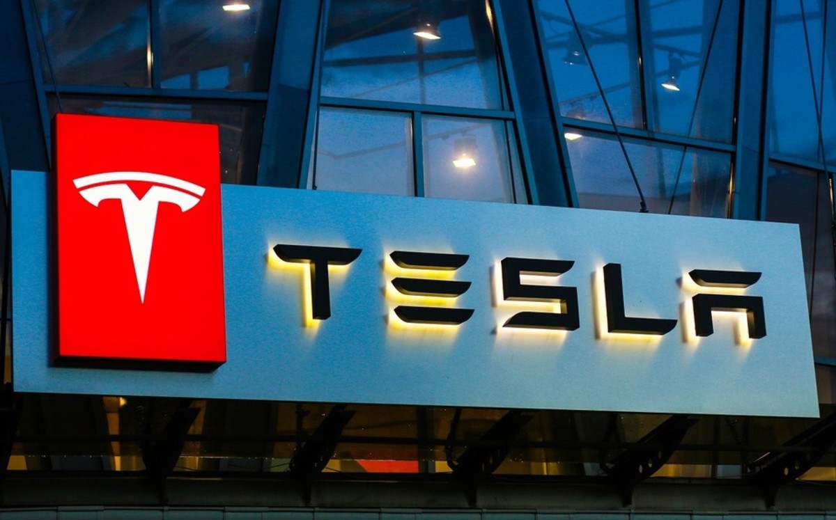 Tesla dice que California planea demandar por supuesta discriminación y acoso