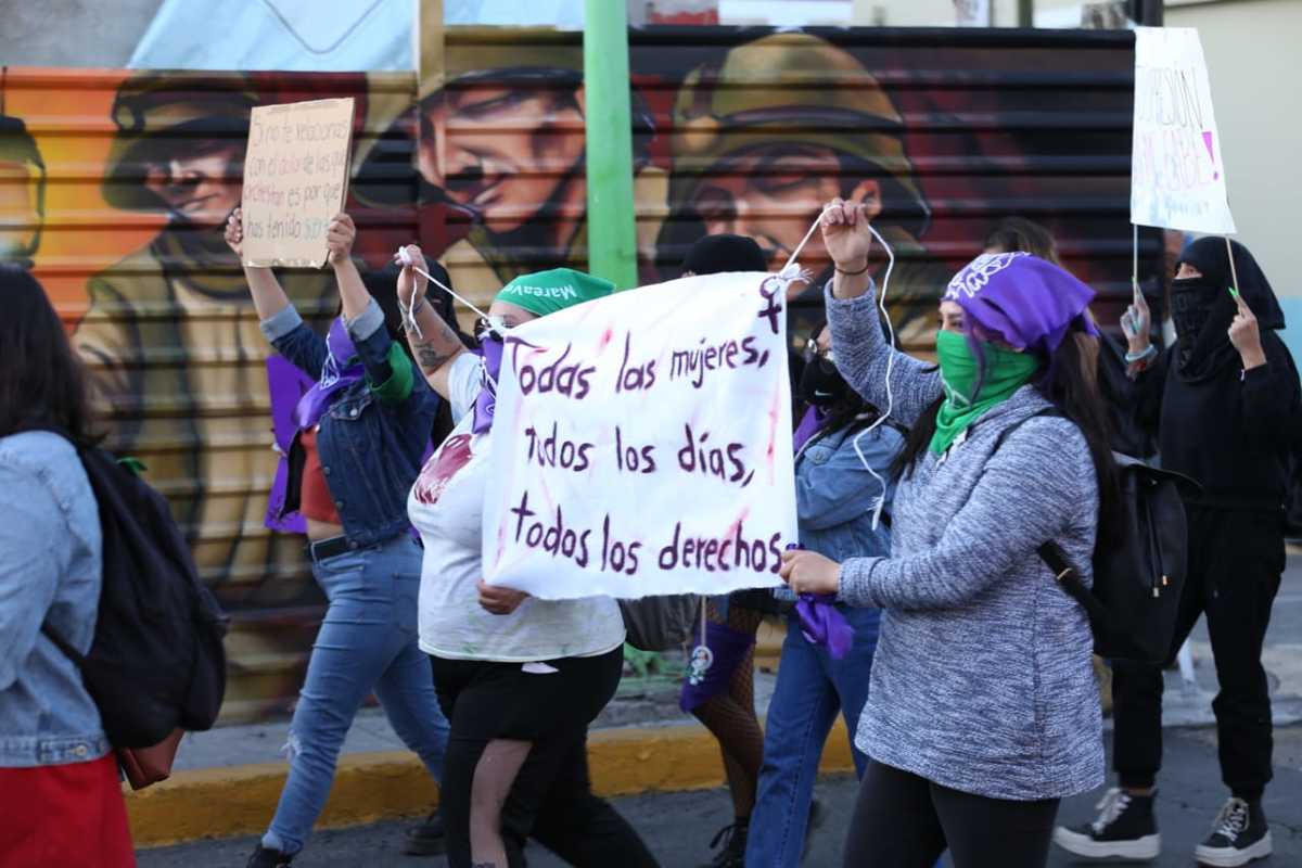 Colectivos feministas presentes en la marcha. (Jorge Sánchez)
