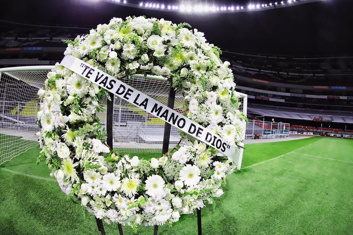 El Estadio Azteca homenajeó a Diego Armando Maradona. (Tomada de @EstadioAzteca)