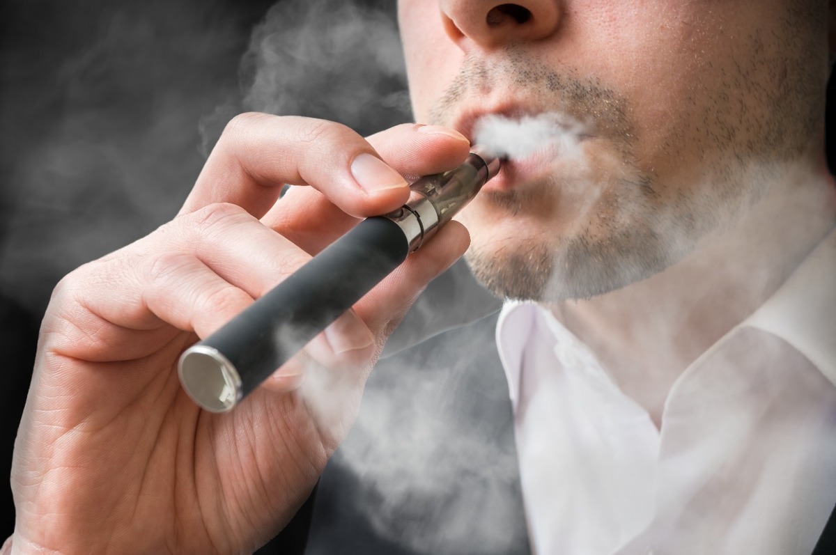 Los cigarros electrónicos pueden ser perjudiciales para la salud / Shutterstock