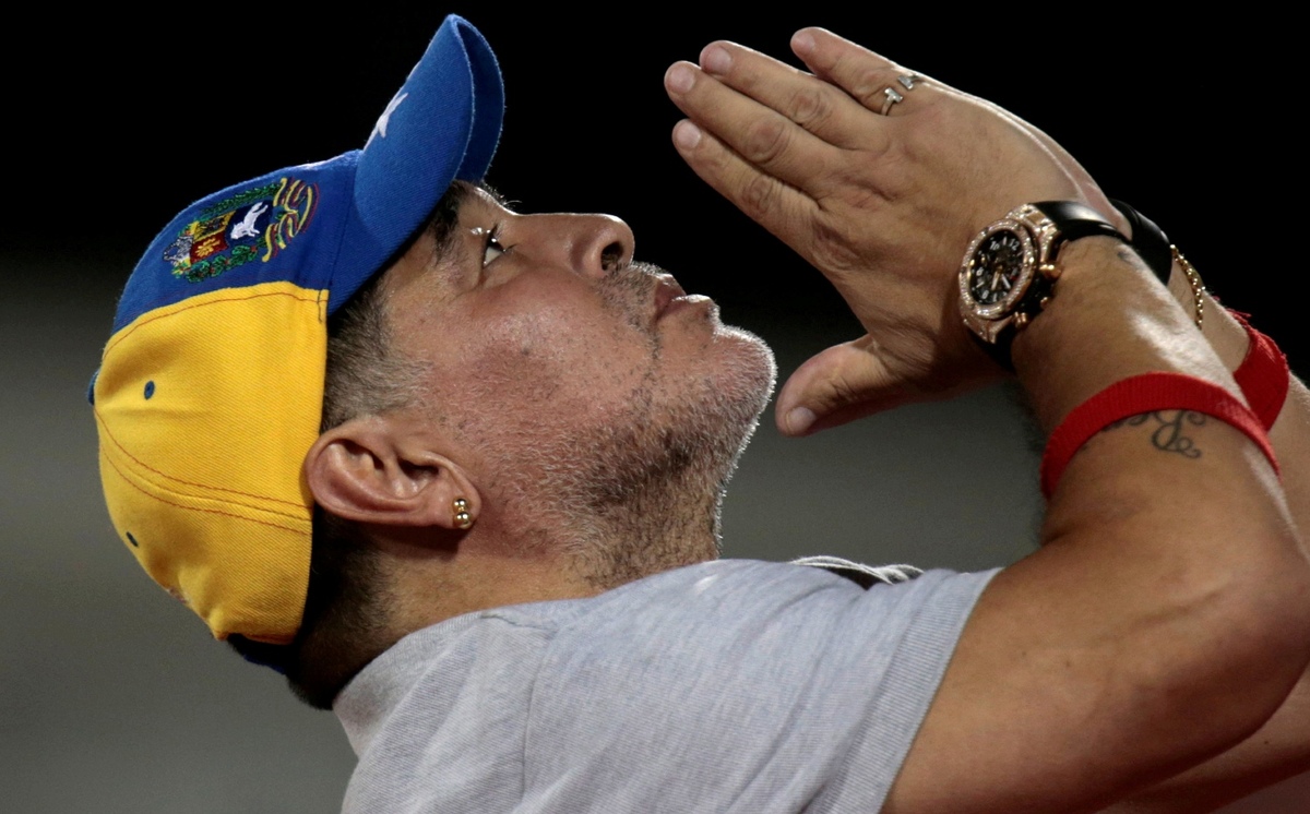 Maradona era conocido a nivel mundial por su destreza con el balón. (Reuters)