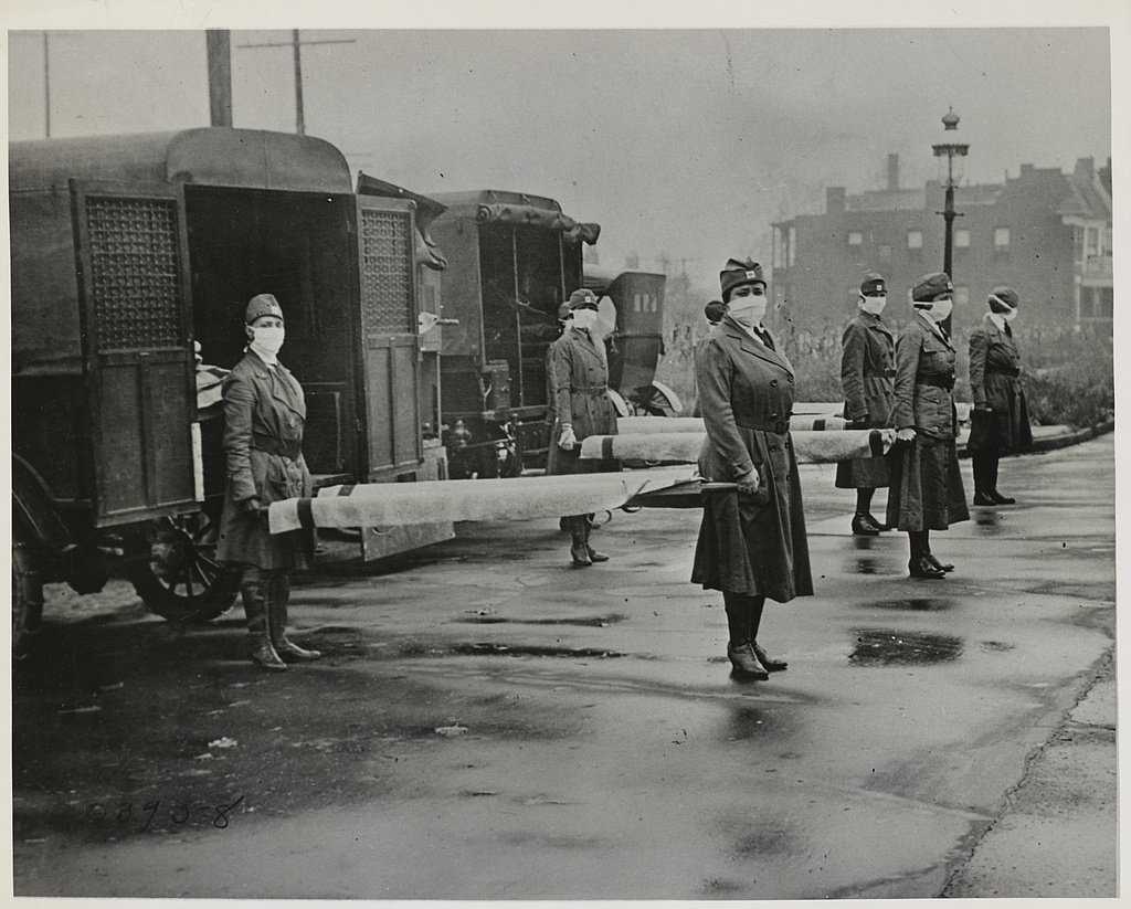 Personal de la Cruz Roja durante la epidemia de influenza de 1918. Foto: Library of Congress (Libre Uso)