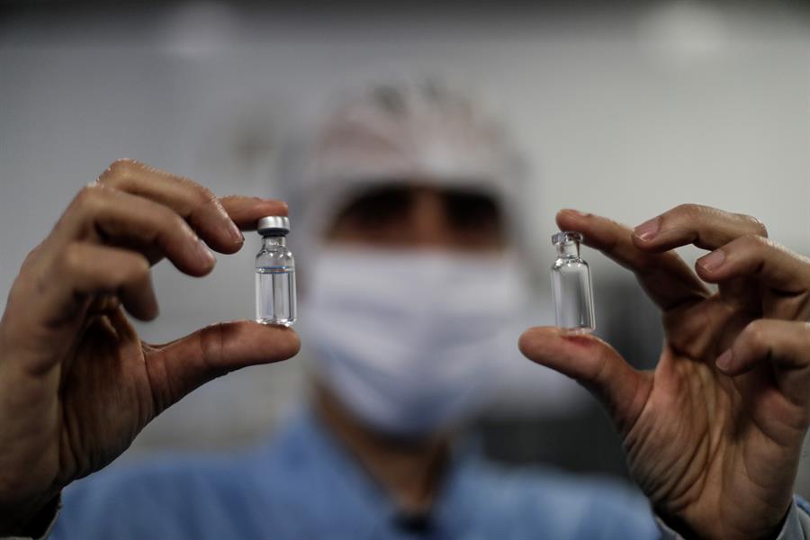 La adquisición de las vacunas, suscrita en octubre, le permitirá al gobierno de Guatemala suministrar 6.7 millones de dosis. (EFE)