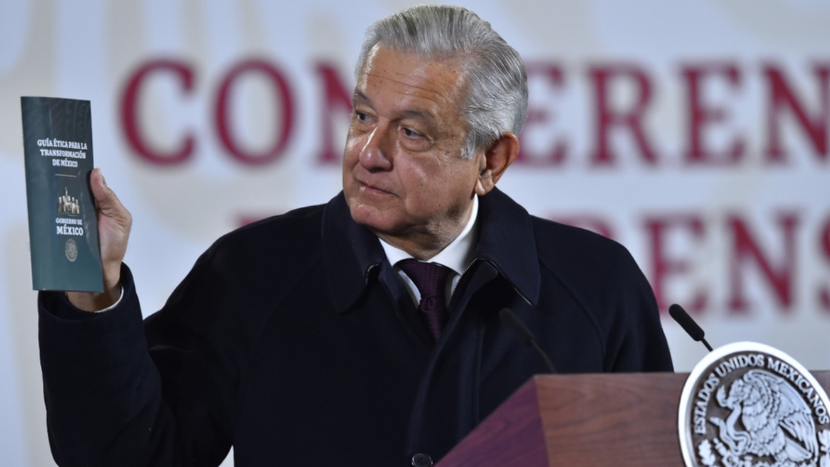 AMLO presenta guía ética para transformación de México