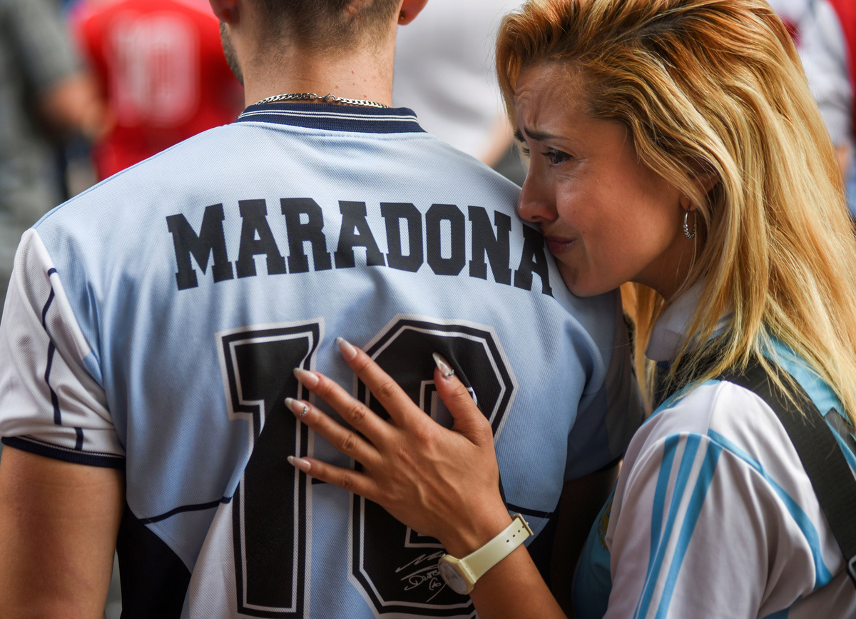 Fans lloran la muerte de Maradona (Reuters)