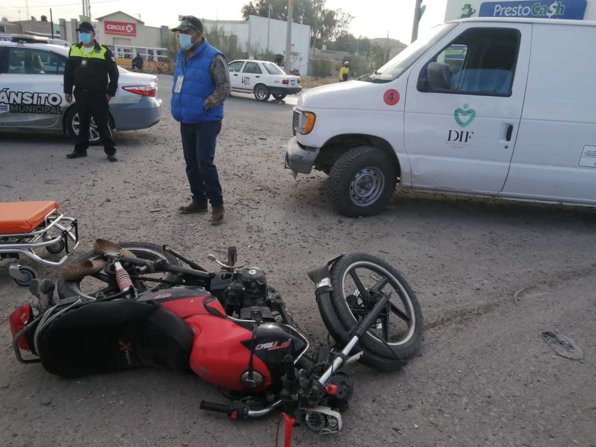 Un motociclista y su acompañante, resultaron seriamente lesionados. (Notivox Digital)
