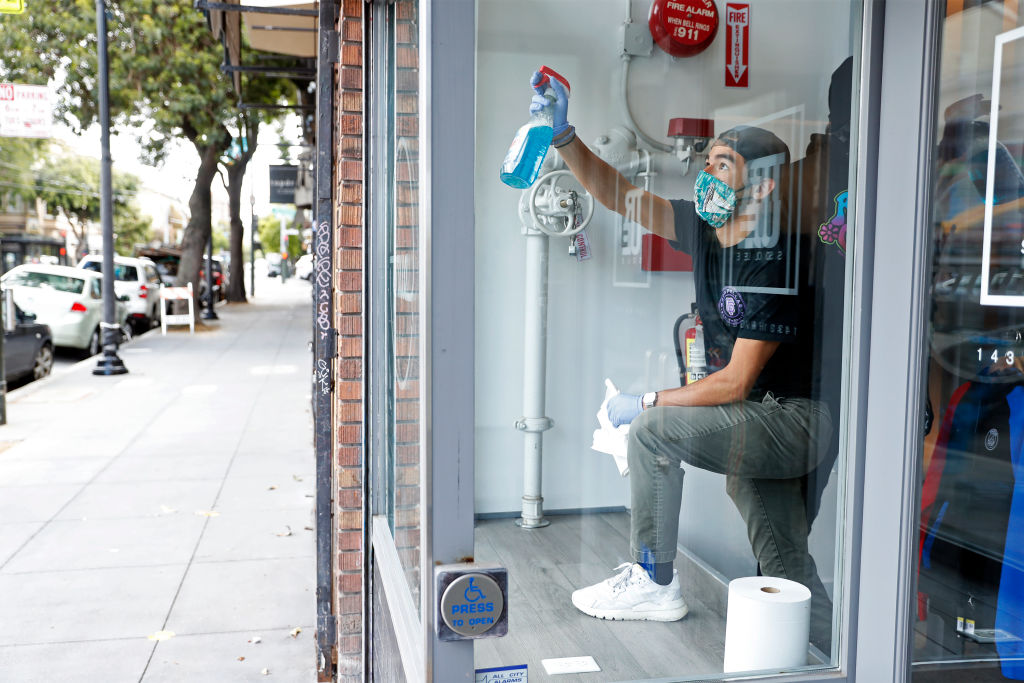Negocios operando durante pandemia en California.