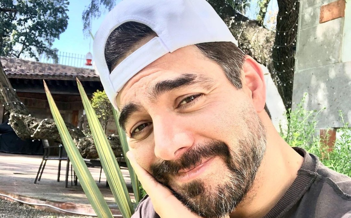 Omar Chaparro revela que sufrió bullying por usar tenis piratas (Instagram).