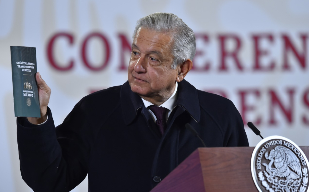 El Presidente presentó la Guía Ética, parte de sus cien compromisos de gobierno. (Cortesía)