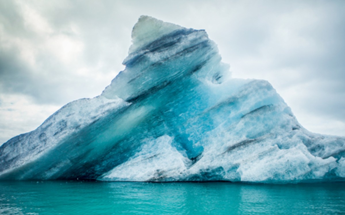El iceberg gigante A-68A desvía su trayectoria de Georgia del Sur. (shutterstock)