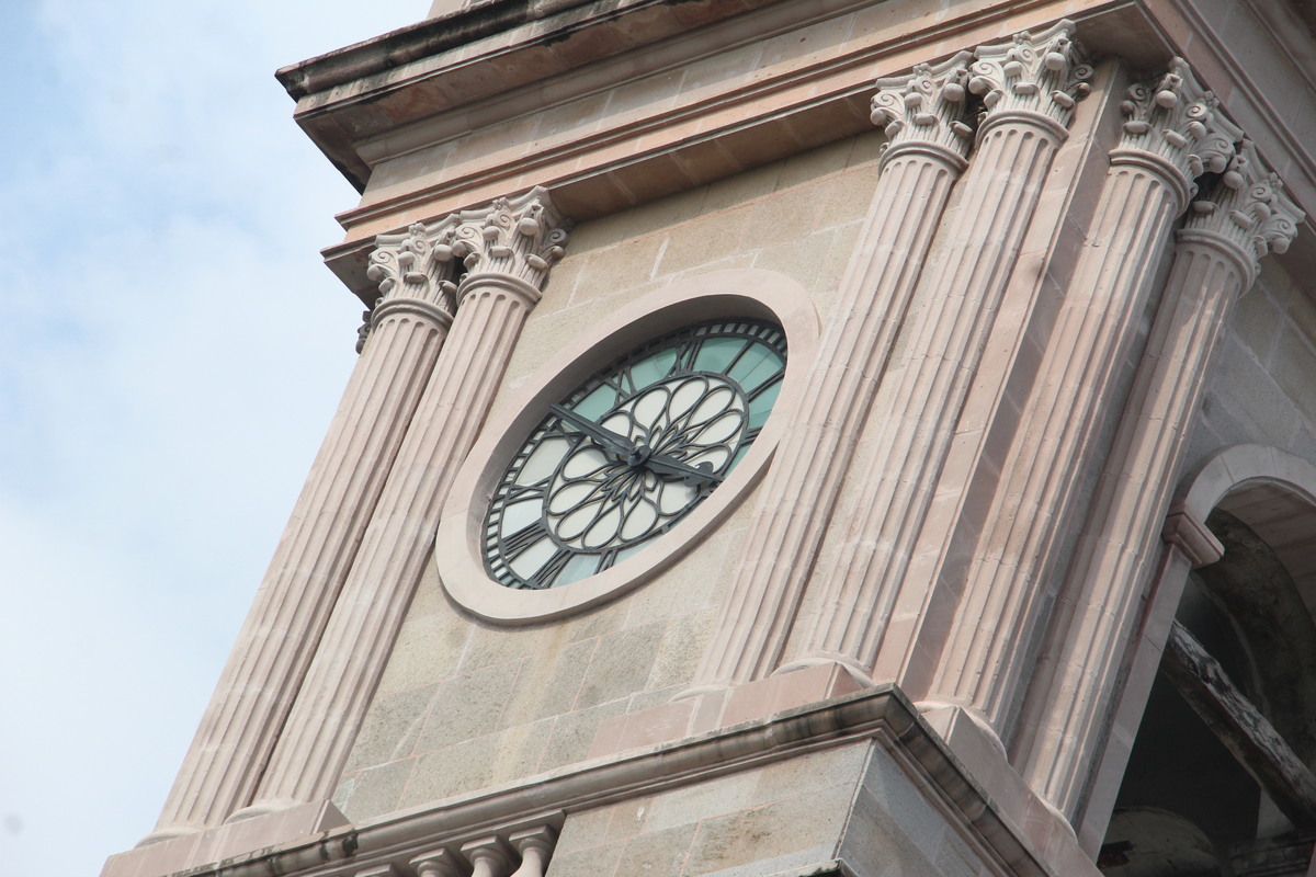 Reloj de la catedral de Tampico