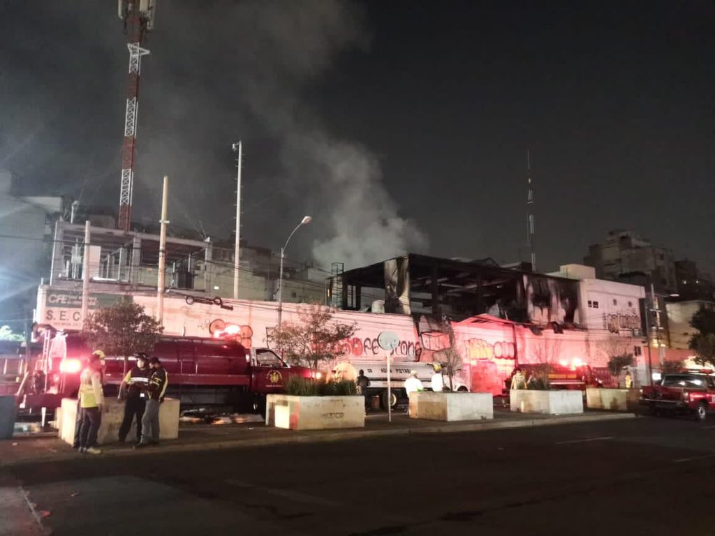 Alrededor de las 21:00 horas el incendio en la subestación de la CFE fue controlado.
