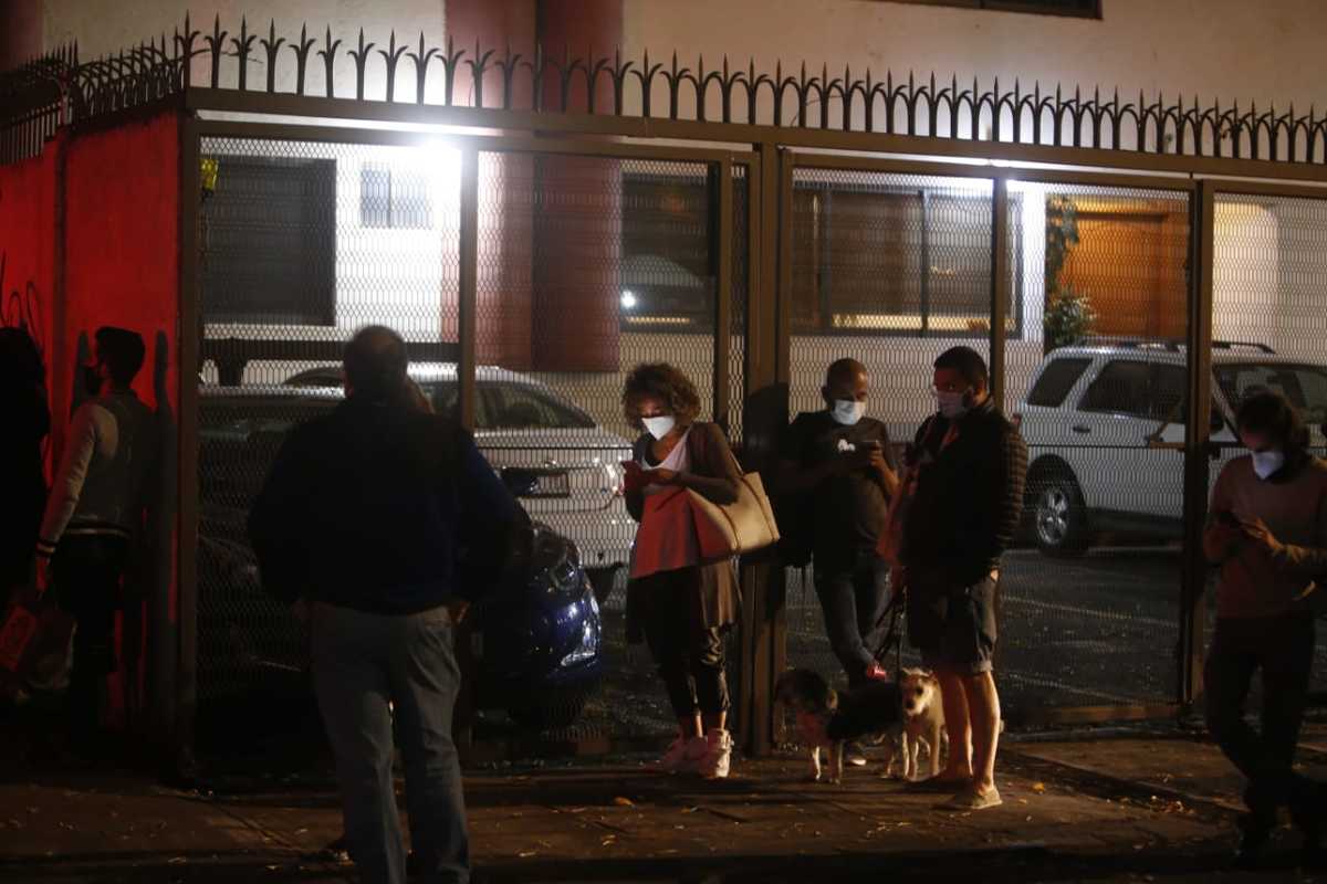Autoridades de alcaldía Benito Juárez evacuan a personas que se encontraban en la periferia para prevenir riesgos. (Ariana Pérez)