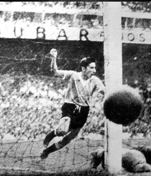 El gol de Ghiggia en la final del Mundial de Brasil 1950, partido mejor conocido como el Maracanazo.